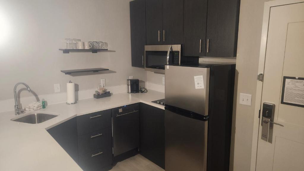 Η κουζίνα ή μικρή κουζίνα στο Residence Inn by Marriott