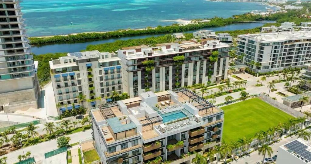 Γενική άποψη της πόλης Κανκούν ή θέα της πόλης από  αυτό το διαμέρισμα