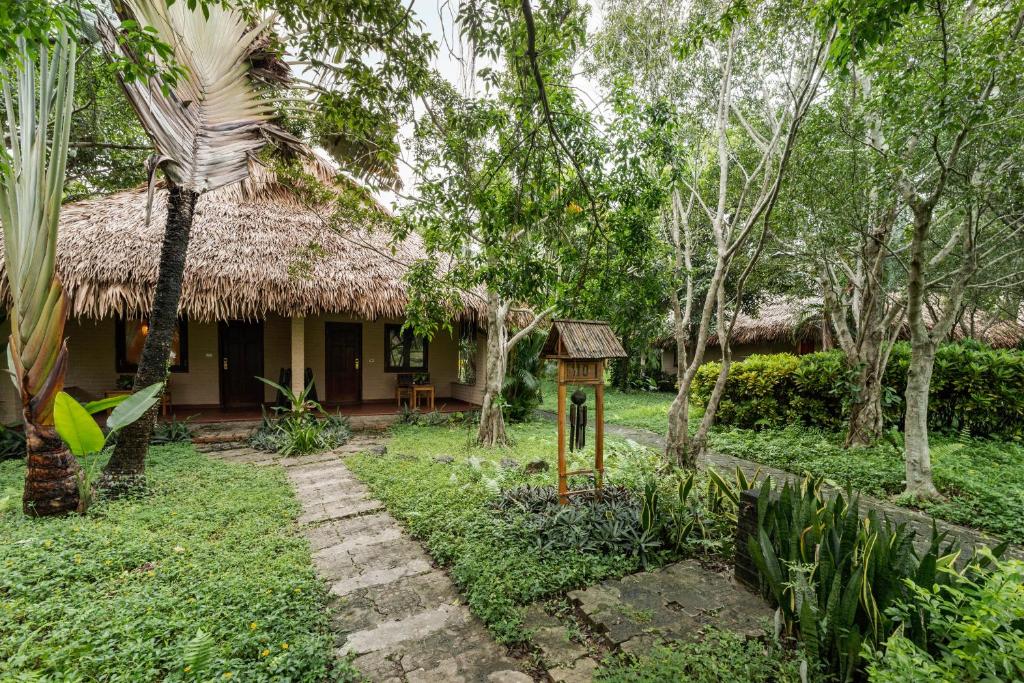 Cuc Phuong Mineral Resort Ninh Binh - Bungalow With Garden View