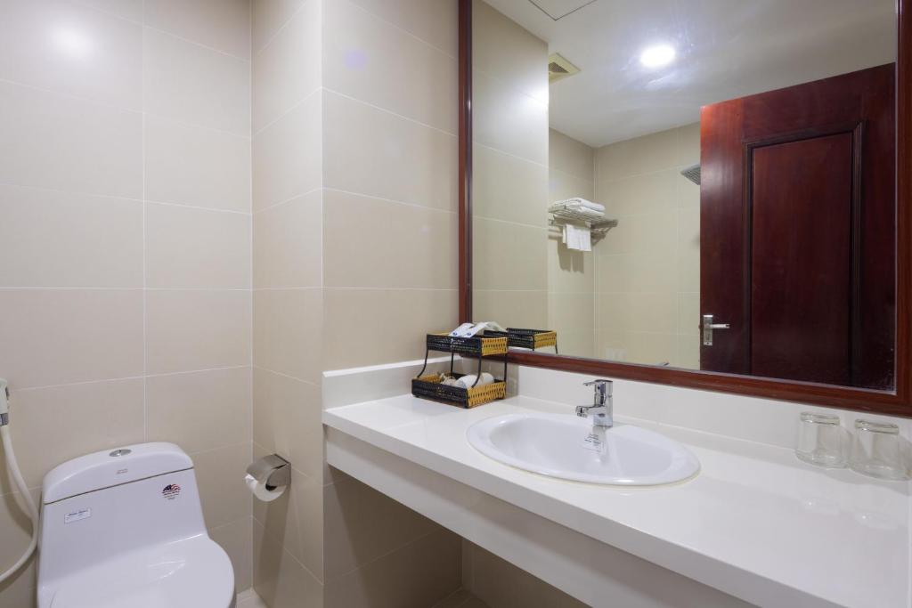 Phòng tắm tại Gem Nha Trang Hotel