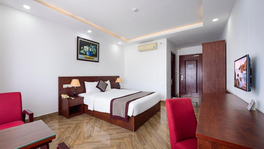 Giường trong phòng chung tại Gem Nha Trang Hotel