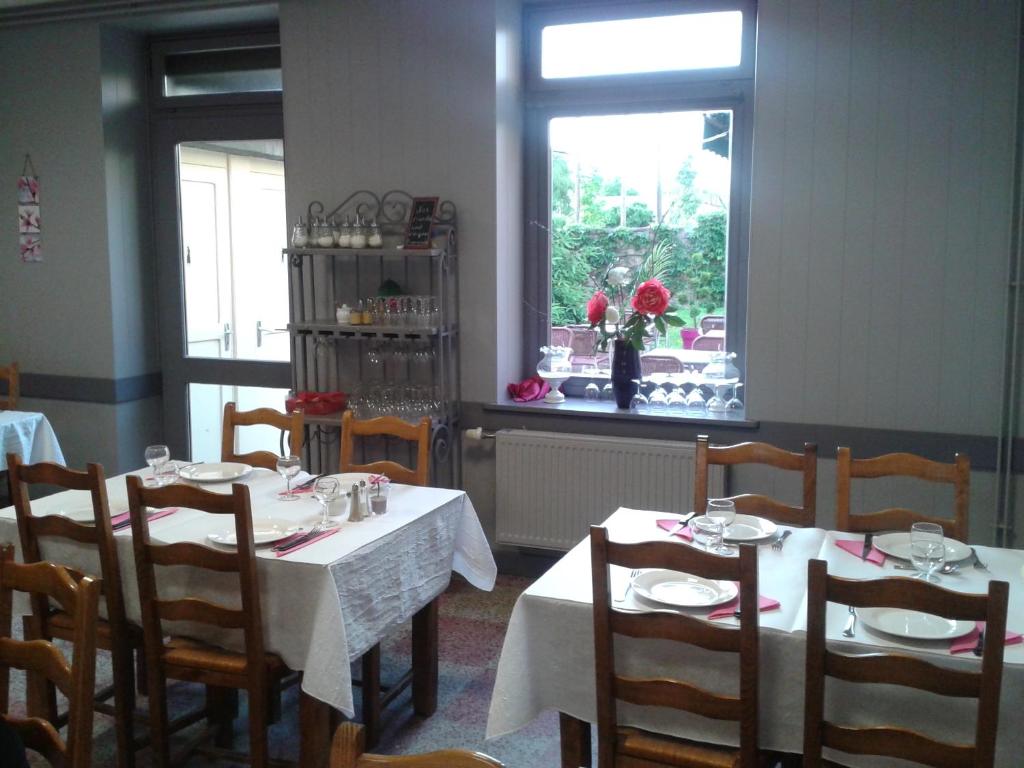 Restaurace v ubytování Côté Midi Chambre d'hôte