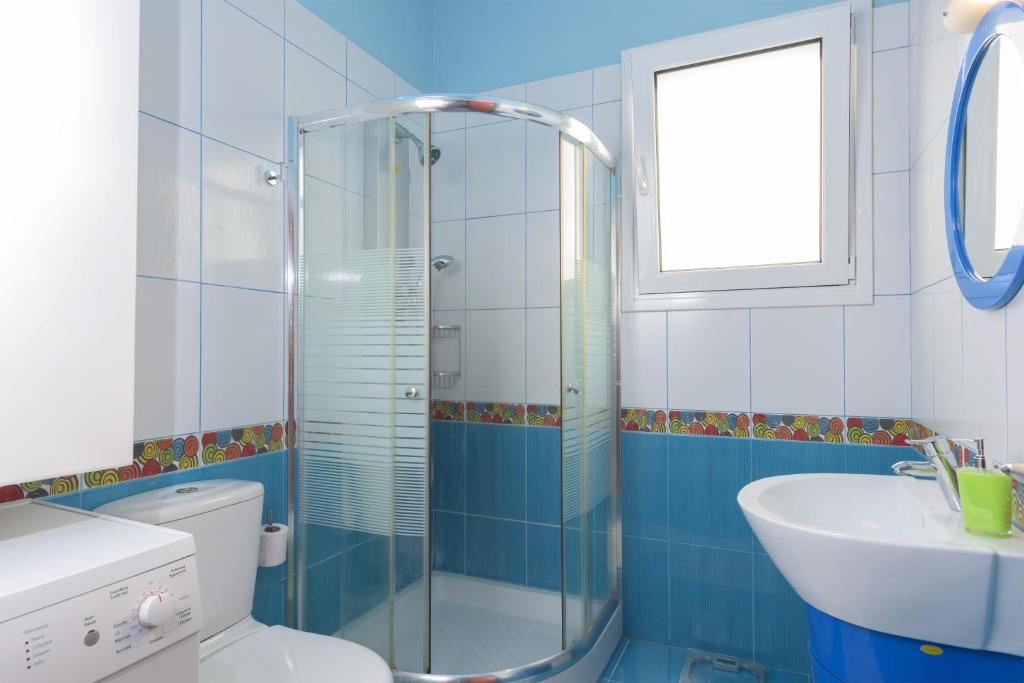 Zdjęcie z galerii obiektu Sunny Breeze Deluxe Villa Near Beach, Private Pool w mieście Kremasti