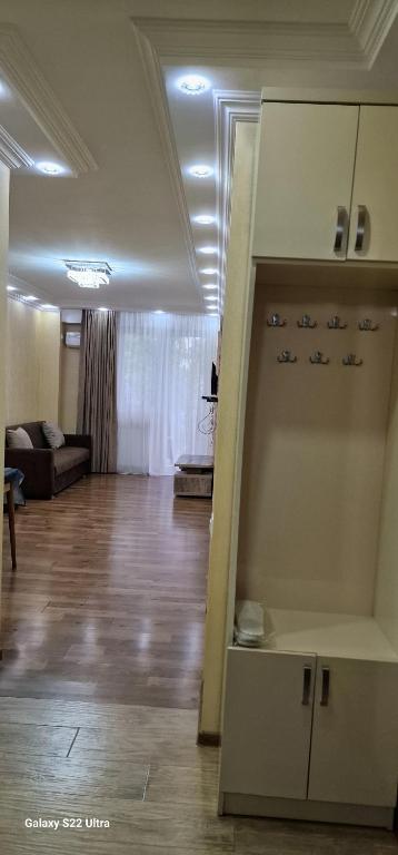 تصویر اتاق‌های Two-Bedroom Apartment in Tbilisi - تصویر ۲