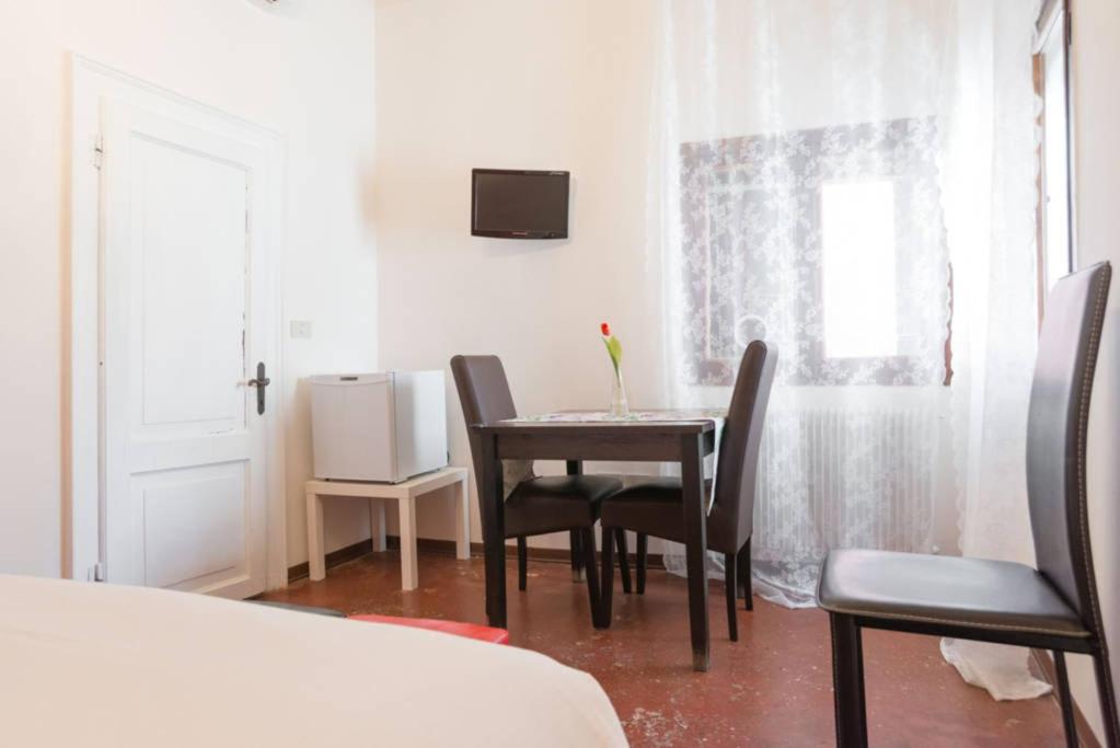 Telewizja i/lub zestaw kina domowego w obiekcie Residenza Quaggio Ca' Grimani