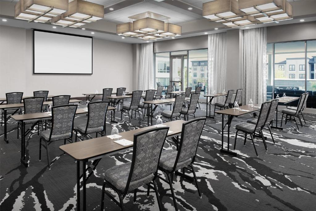Hilton Garden Inn Charlotte Waverly photo
