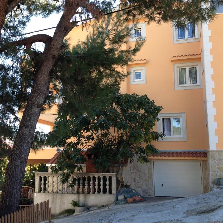 Budova, kde se apartmán nachází