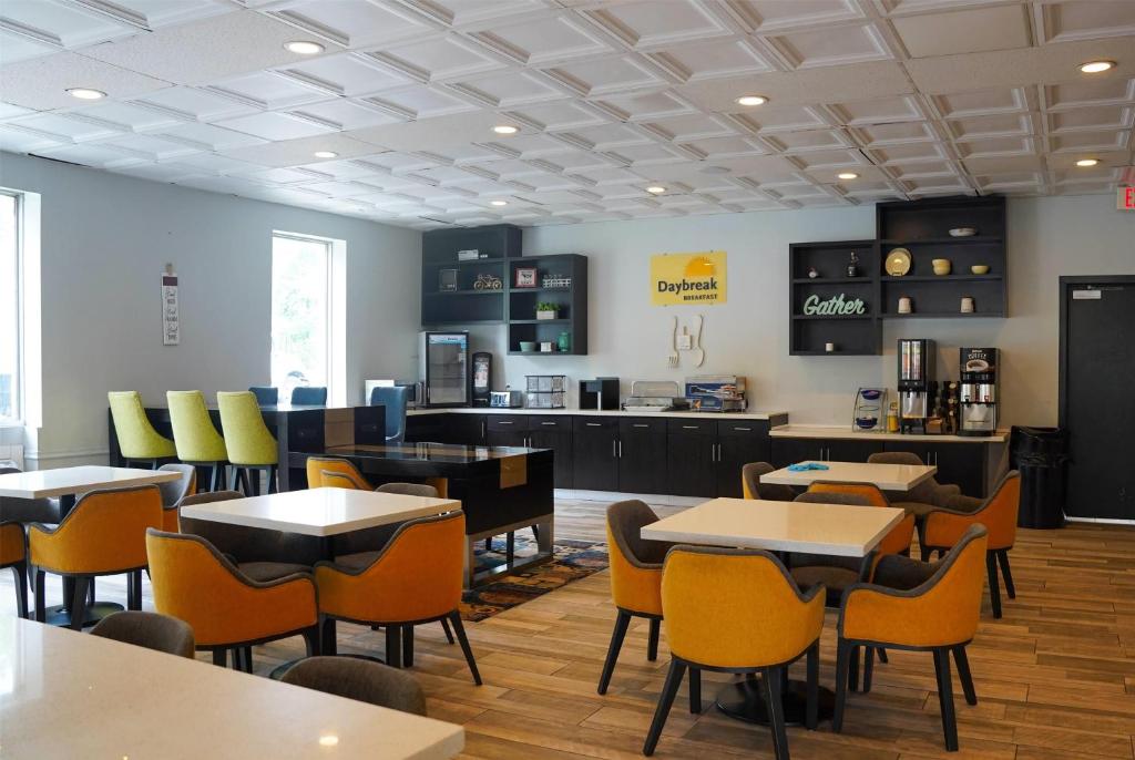 Days Inn by Wyndham Southington photo