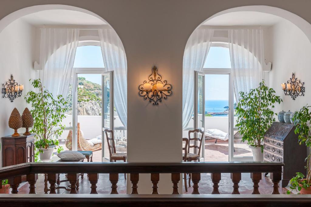 Hotel Chiaia Di Luna