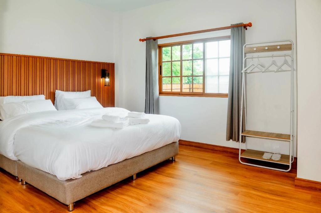 Ένα ή περισσότερα κρεβάτια σε δωμάτιο στο Patcharapon Resort