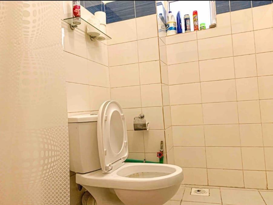 Ένα μπάνιο στο Nyali Fully Furnished Apartment