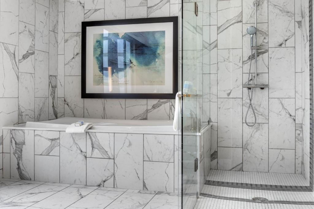 Omni Louisville Hotel - 