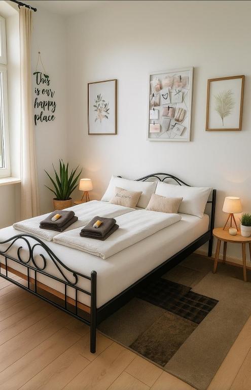 a bedroom with a large white bed in a room at Zimmer am Hauptbahnhof 2 in Minden