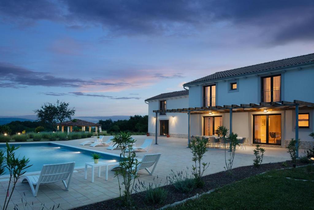 Πισίνα στο ή κοντά στο Villa Roti by Rent Istria