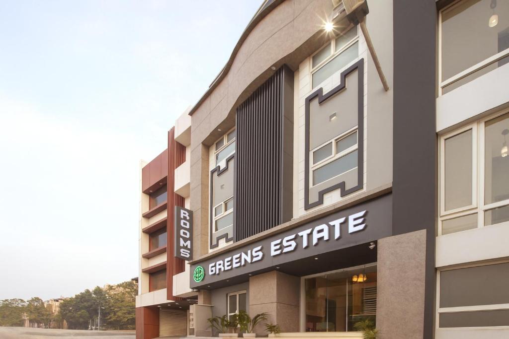 a building with a sign that reads the streets elite at GREENS ESTATE Business Class Hotel in Chennai