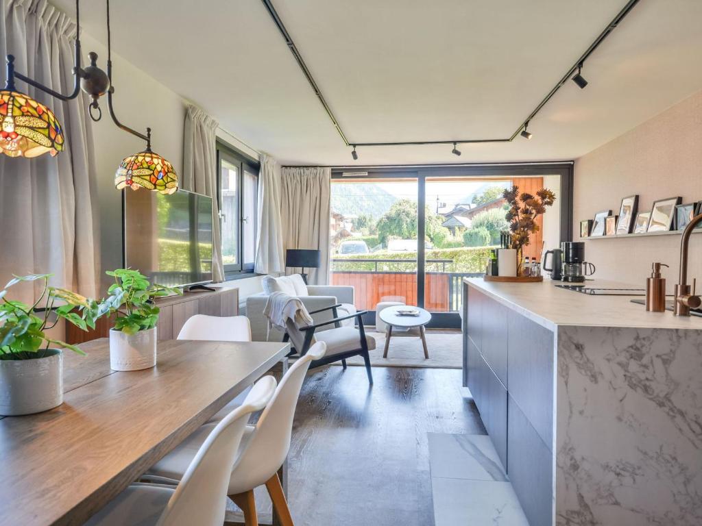 Appartement lumineux, 4 pers, terrasse, 700m centre et télécabine, WiFi, parking, draps inclus