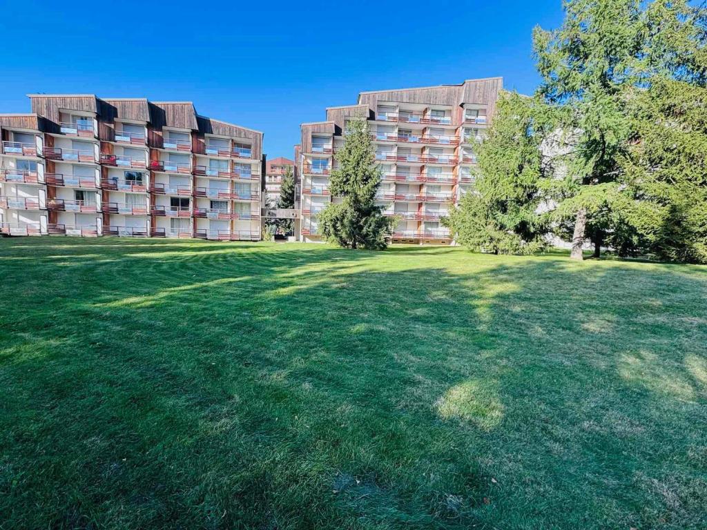 Studio idéal pour 4, au pied des pistes avec grande terrasse