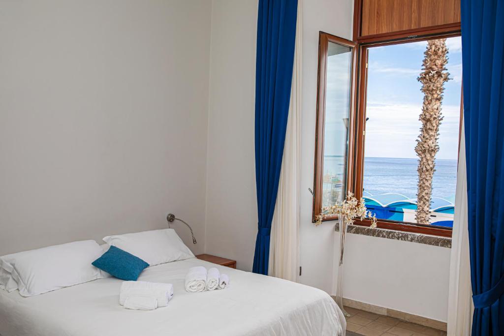 Palazzo Durante - Habitación Triple Con Vistas Al Mar