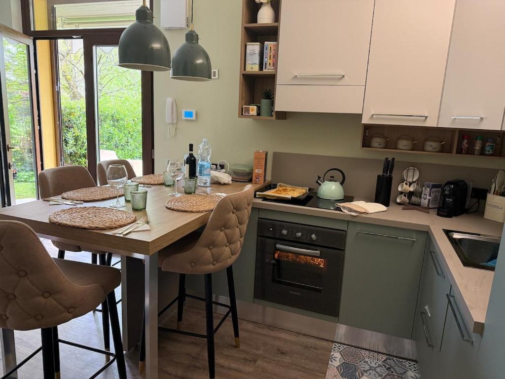 Kuchyň nebo kuchyňský kout v ubytování I Fiori del Lago Apartment