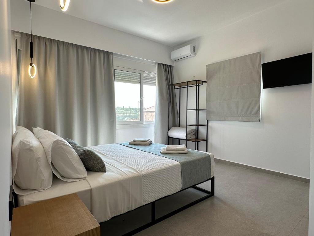 Giường trong phòng chung tại Swallows House