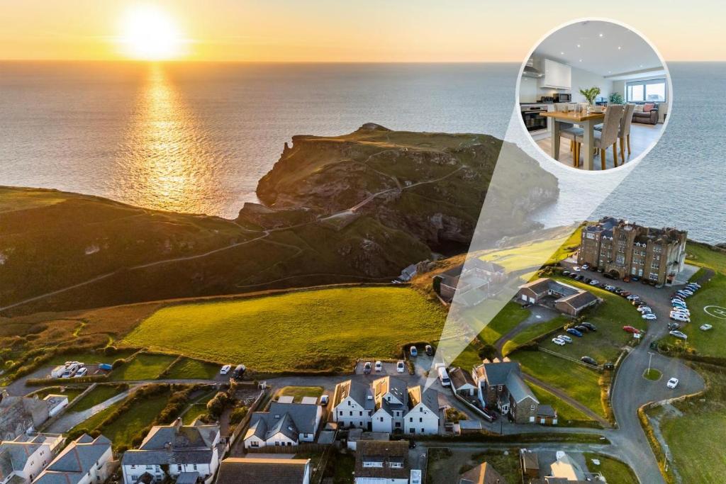 una vista aerea di una casa vicino all'oceano di 2 Bed in Tintagel oc-a32939 a Tintagel