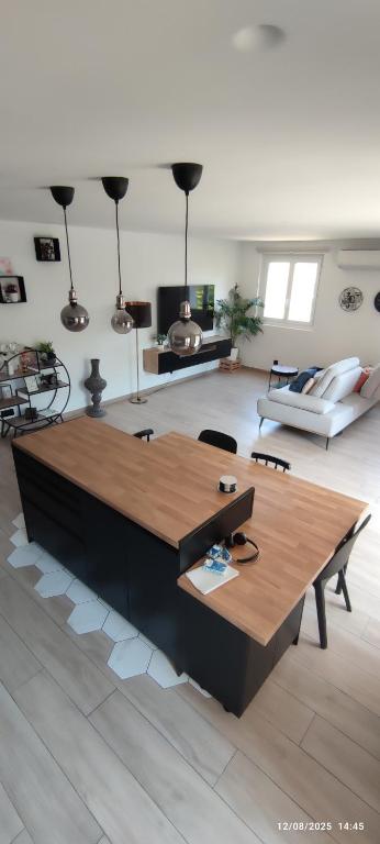 Chic & Cozy - Grand T3 - 95m Clim & Parking