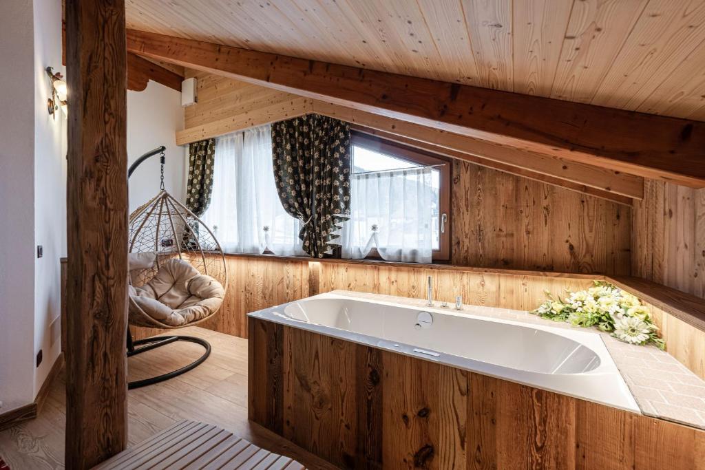 Hotel Genzianella - Camera Matrimoniale Con Vasca Idromassaggio