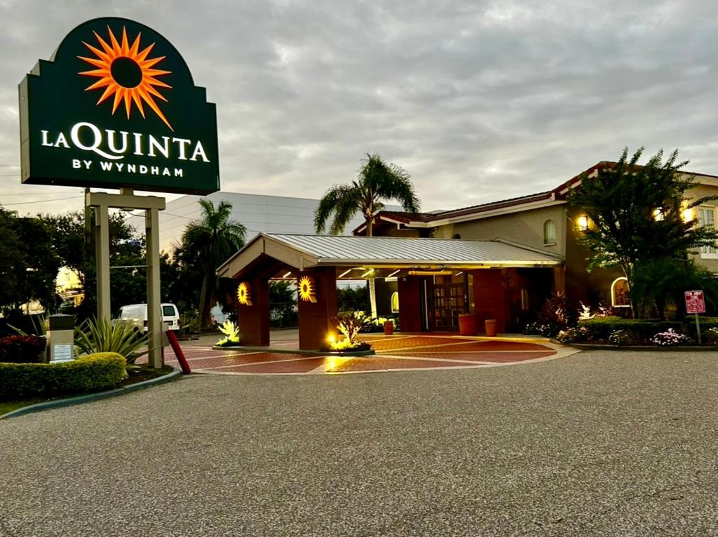 La Quinta Inn Tampa Airport Stadium Westshore photo