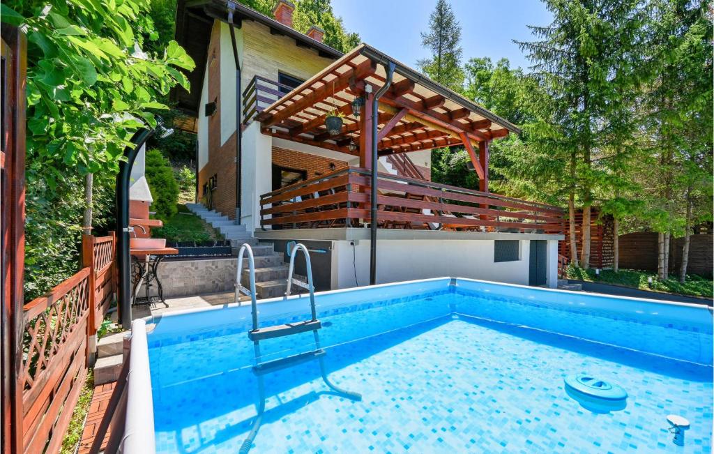 Kolam renang di atau dekat dengan Stunning Home In Harina Zlaka