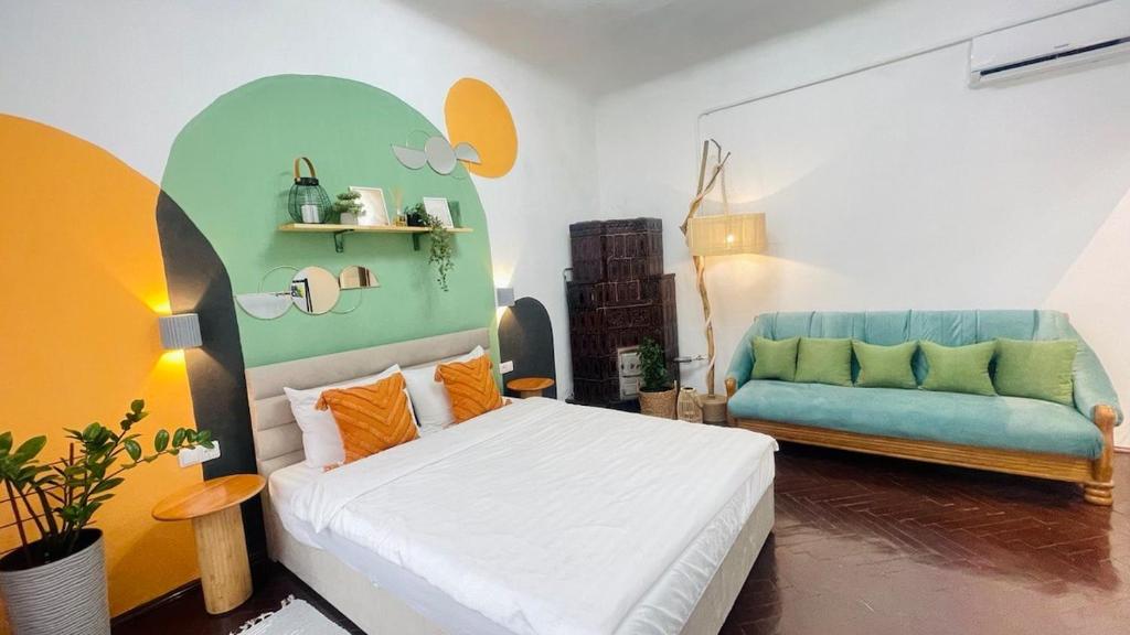 a room with a bed and a couch in it at Стильна квартира з кондиціонером в центрі міста in Chernivtsi