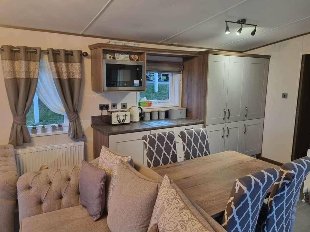 O bucătărie sau chicinetă la Pendine Sands - Holiday Accommodation 13567