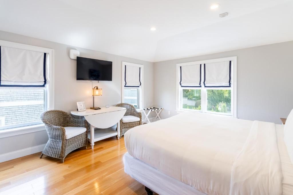 The East Island Reserve Hotel - Deluxe King Studio - Not Pet Friendly