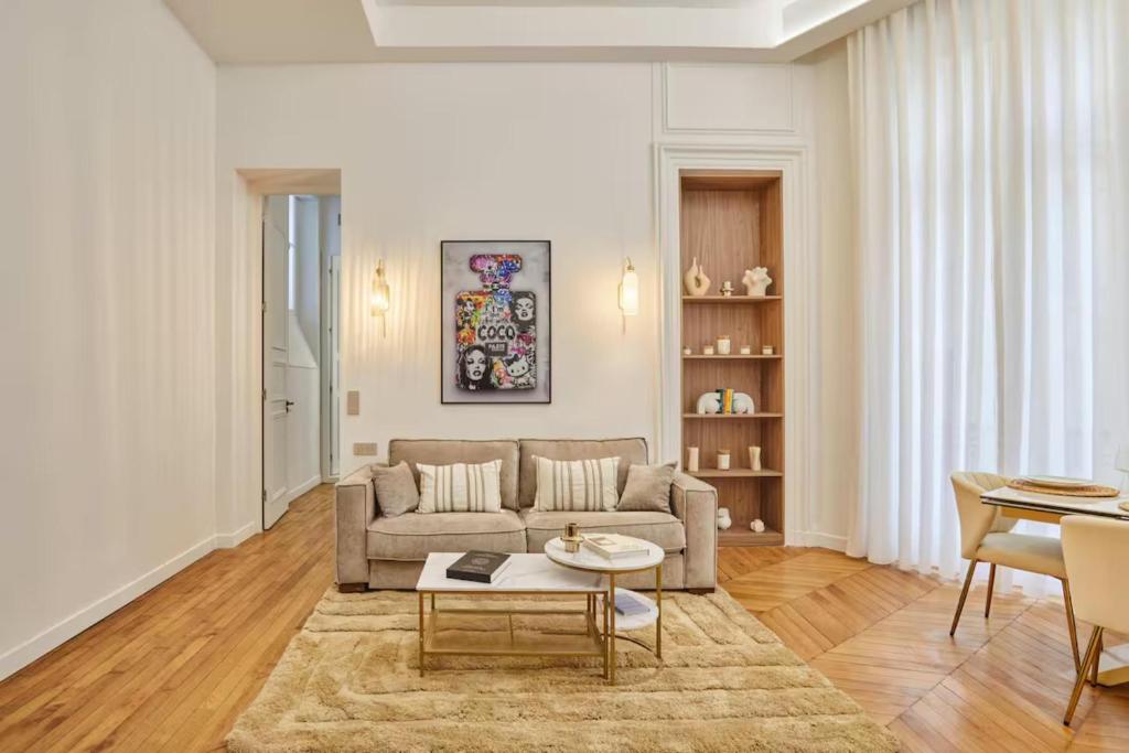 Chic Saint Honoré Luxury Stay with AC