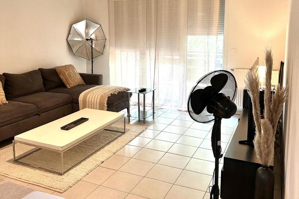 Χώρος καθιστικού στο 2-Bed House Sleeps 6 15 mins to Toulouse