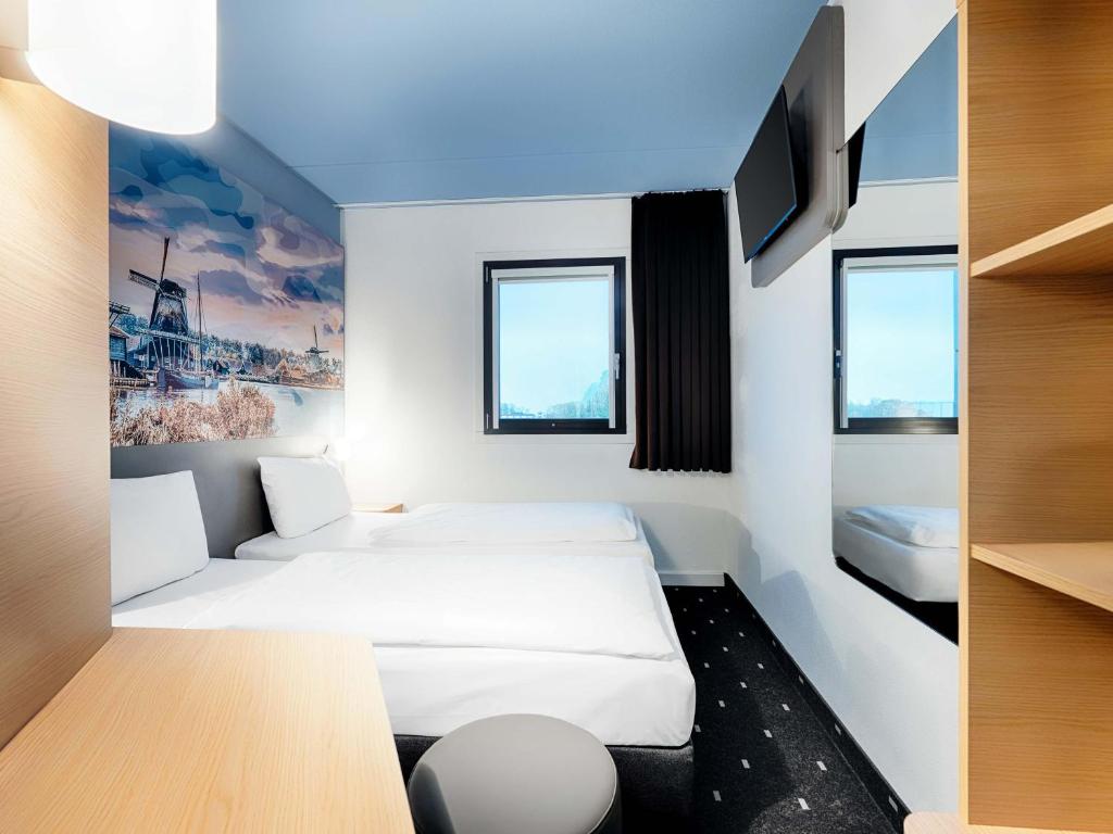 Кровать или кровати в номере B&B Hotel Amsterdam-Zaandam