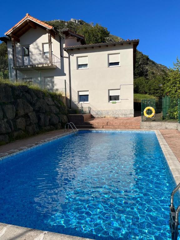 a swimming pool in front of a house at CASA B Entera 2 Habs Montaña Senderismo Playa in Arredondo