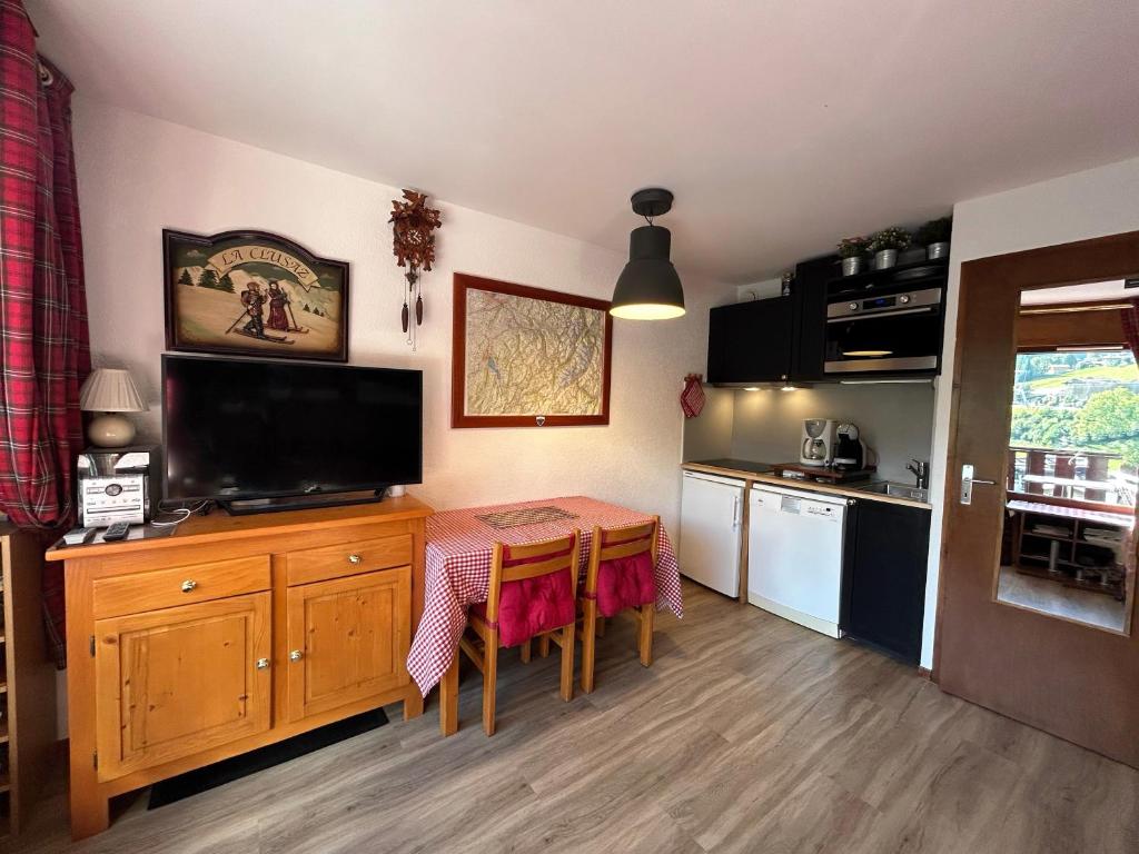 Η κουζίνα ή μικρή κουζίνα στο Résidence 2-235 - Proche centre village