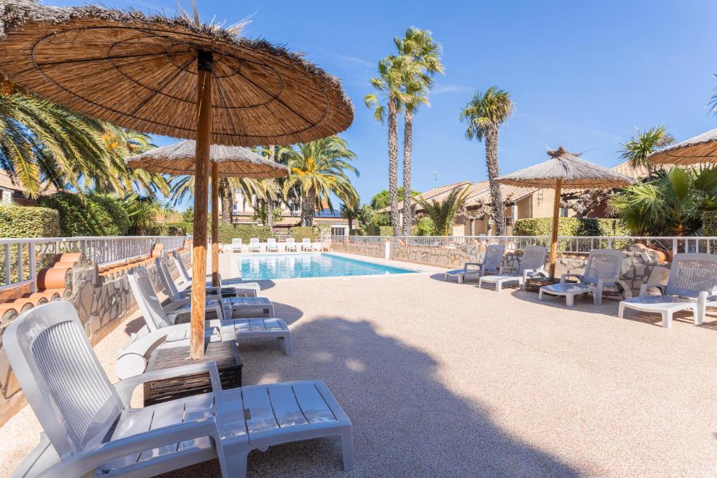 Bazén v ubytování Gîte Le 877 nebo v jeho okolí