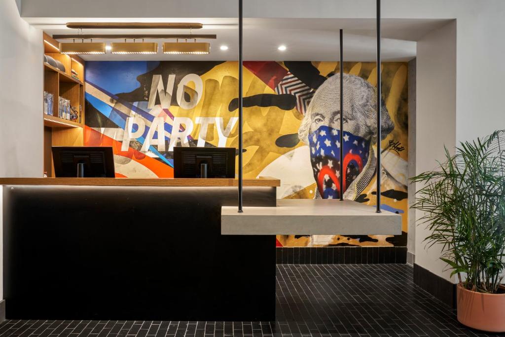 Hotel Rendale Washington DC photo