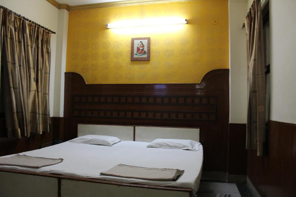 Postel nebo postele na pokoji v ubytování Hotel Ajay International