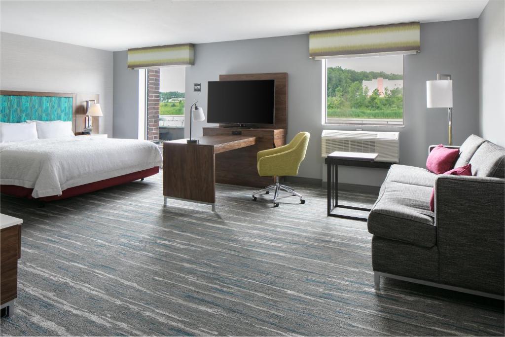 Hampton Inn & Suites Grafton - 特大号床间 - 带沙发床和书房 - 禁烟