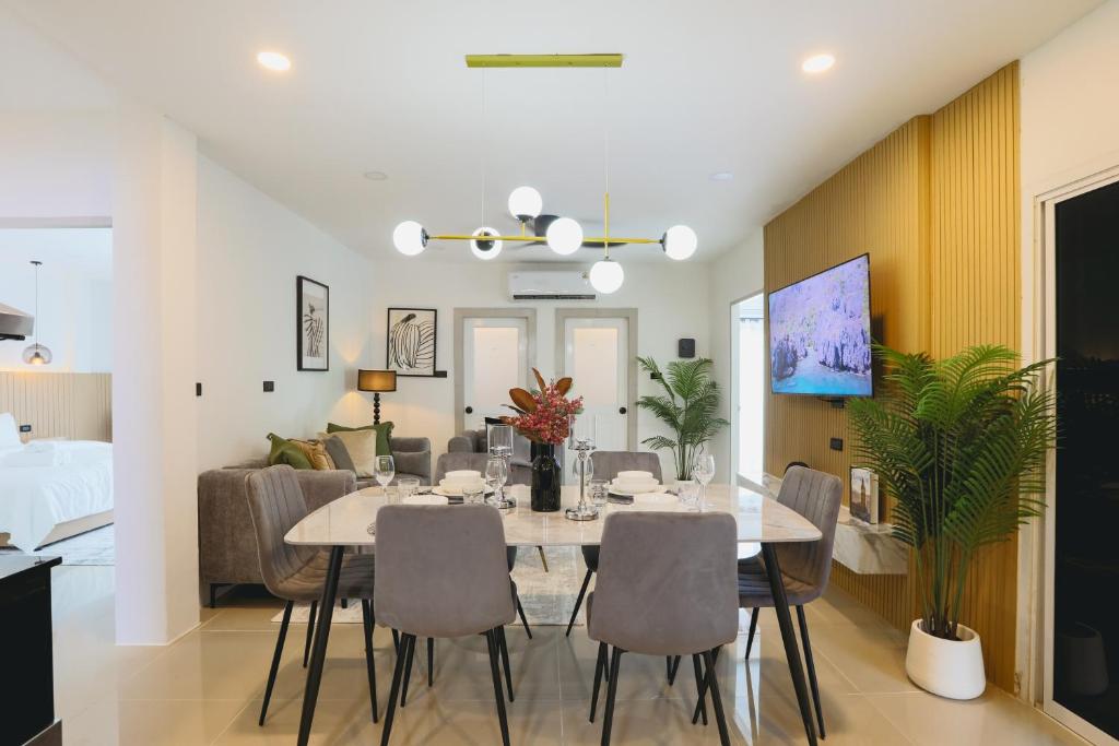 تصویر اتاق‌های Wink Hill 4 Penthouse Patong Beach 4Beds - تصویر ۲