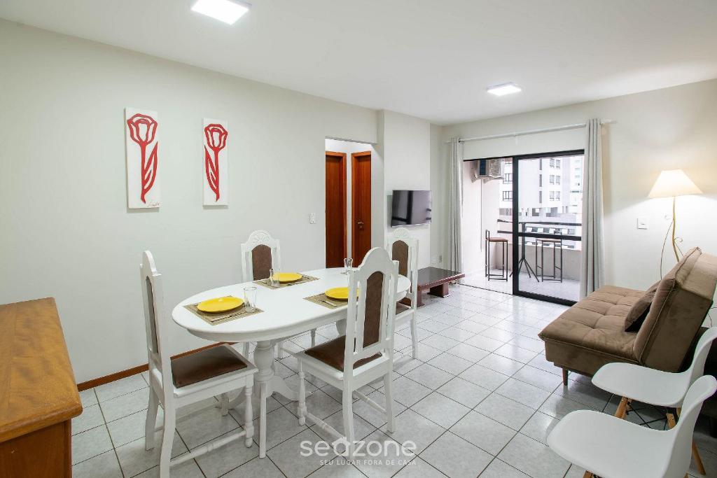 Χώρος καθιστικού στο Apto c/ Churrasqueira a 350m da Praia ILH0503