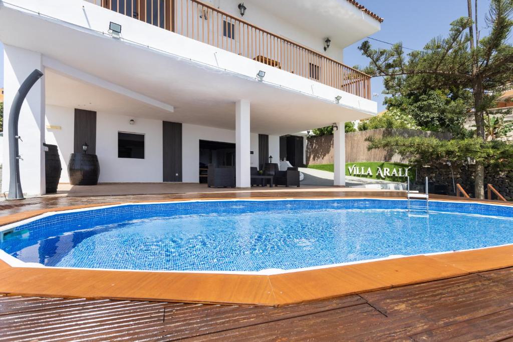 a swimming pool in front of a house at OkStay Villa Arali Lujo renovado en Tenerife in Fasnia
