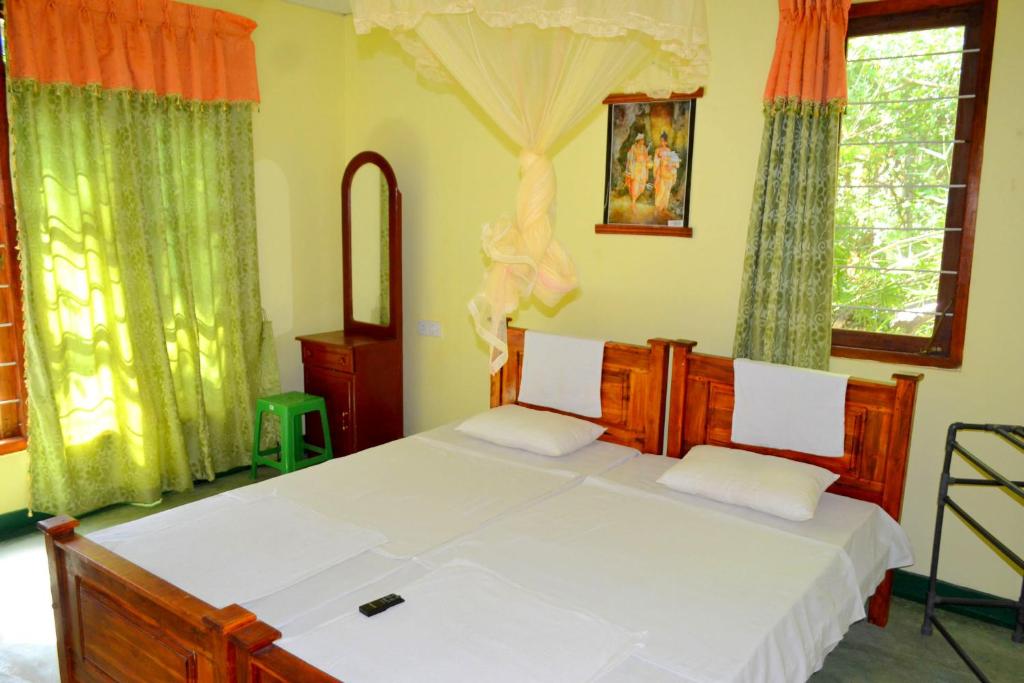 Postel nebo postele na pokoji v ubytování Sigiriya Freedom Lodge