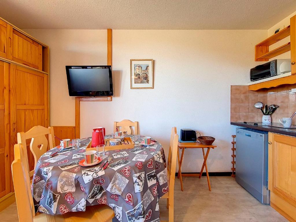 Studio confortable aux pieds des pistes avec balcon - FR-1-344-812