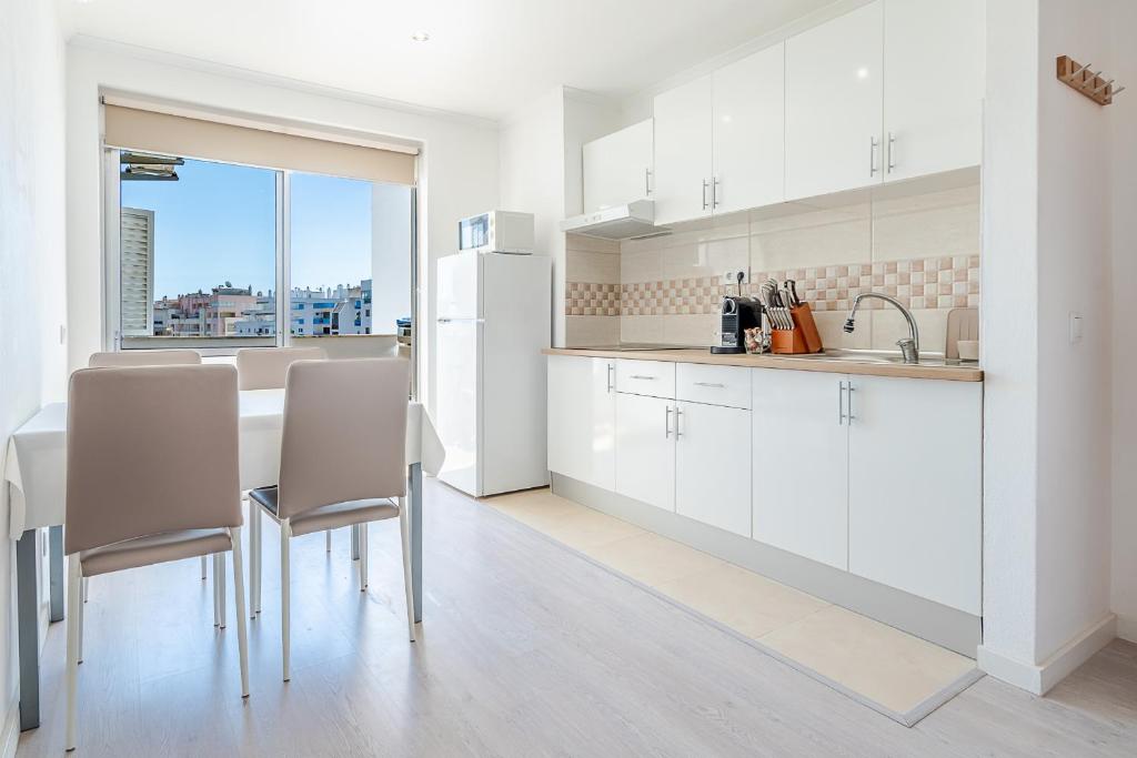 Beach Apartment 7G, Armação de Pêra, Algarve