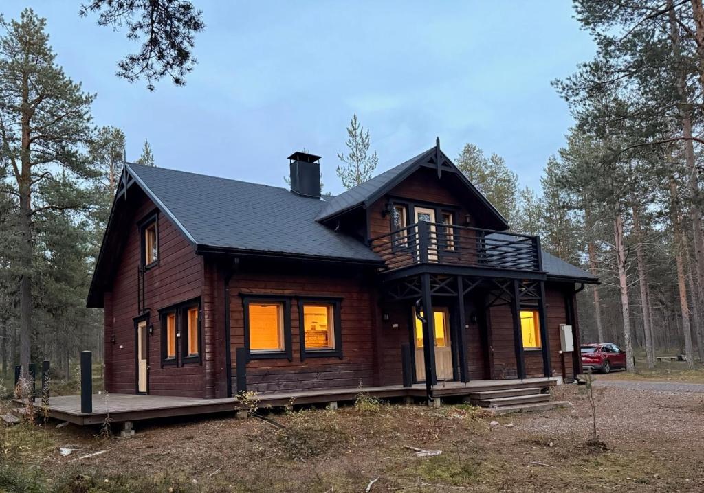 a large wooden house with a gambrel roof at Pine Forest Hideout - Villa Tapiontytär in Kittilä