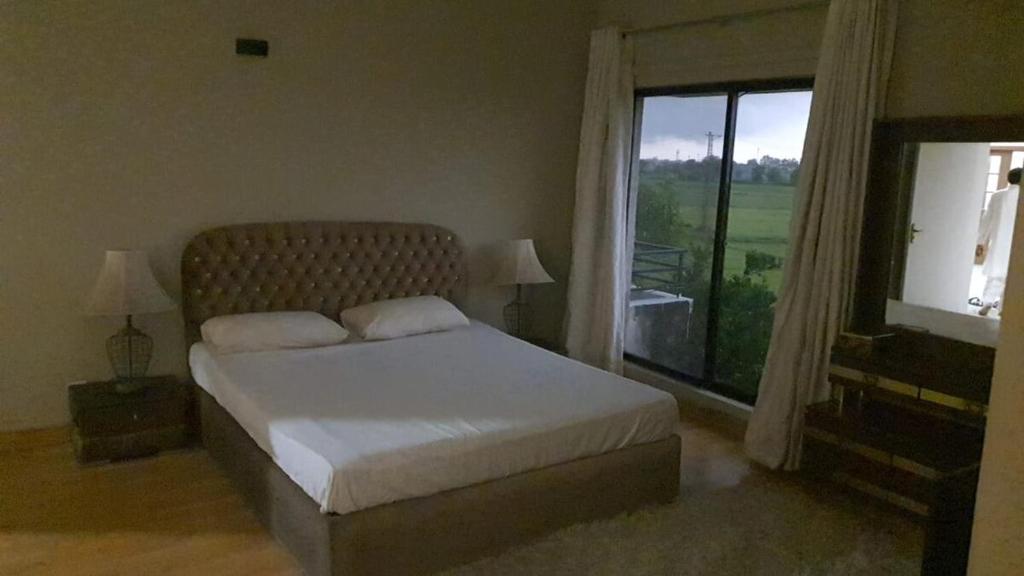 Postel nebo postele na pokoji v ubytování Cozy Home Retreat