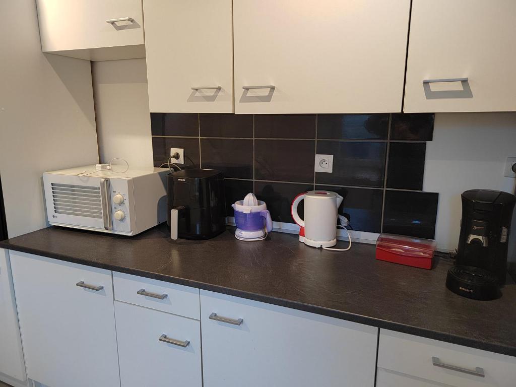 Een keuken of kitchenette bij Maison mignonne